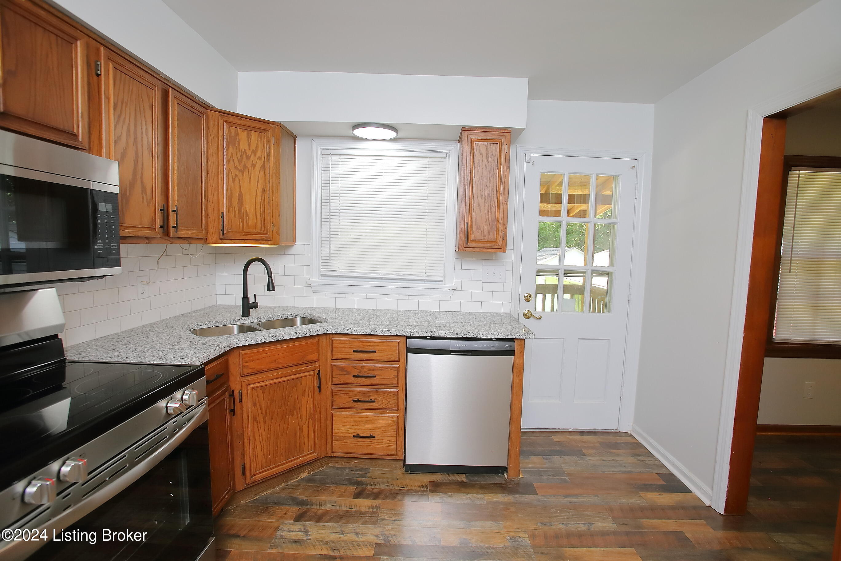9613 Fairground Road Louisville, KY 40291 - Photo 20 of 53 Kitchen