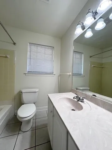 $1,325 | Undisclosed Address, River Ridge, LA 70123