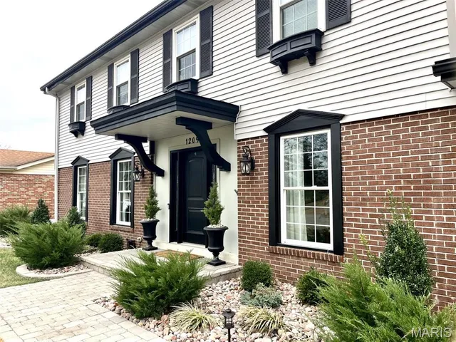 $525,000 | 1209 Brushwood Circle, Ballwin, MO 63011