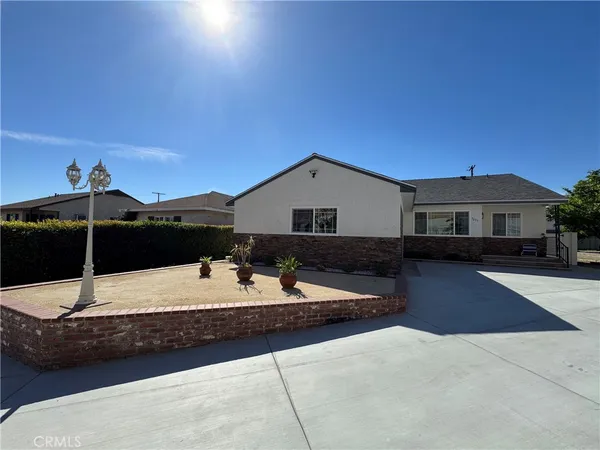 $4,500 | 7611 Bloomington Avenue, Burbank, CA 91504