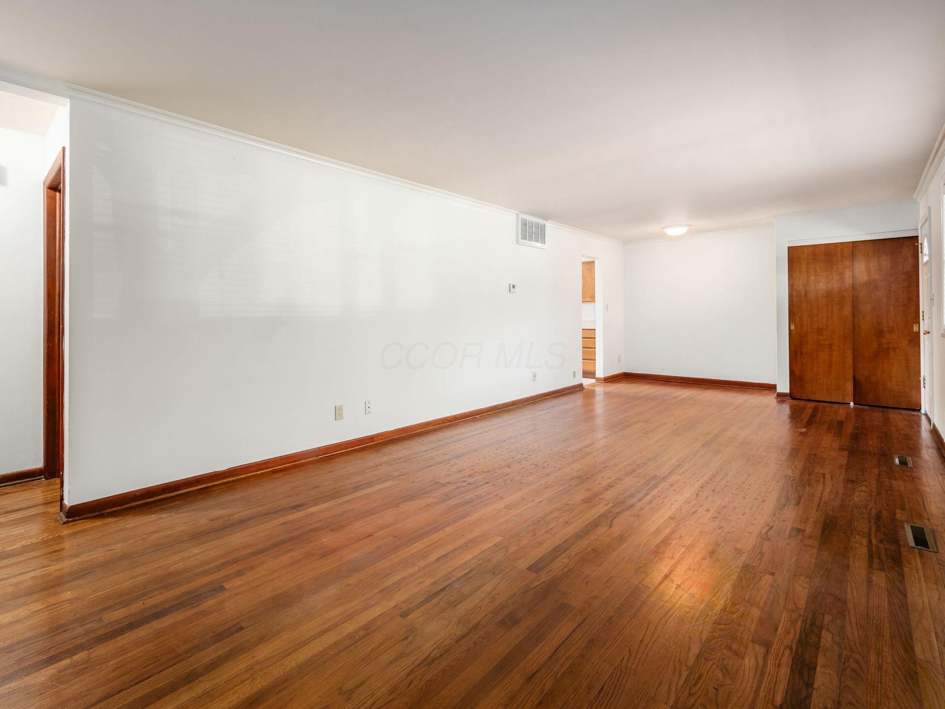 1140 Eastfield Road Worthington, OH 43085 - Photo 4 of 33