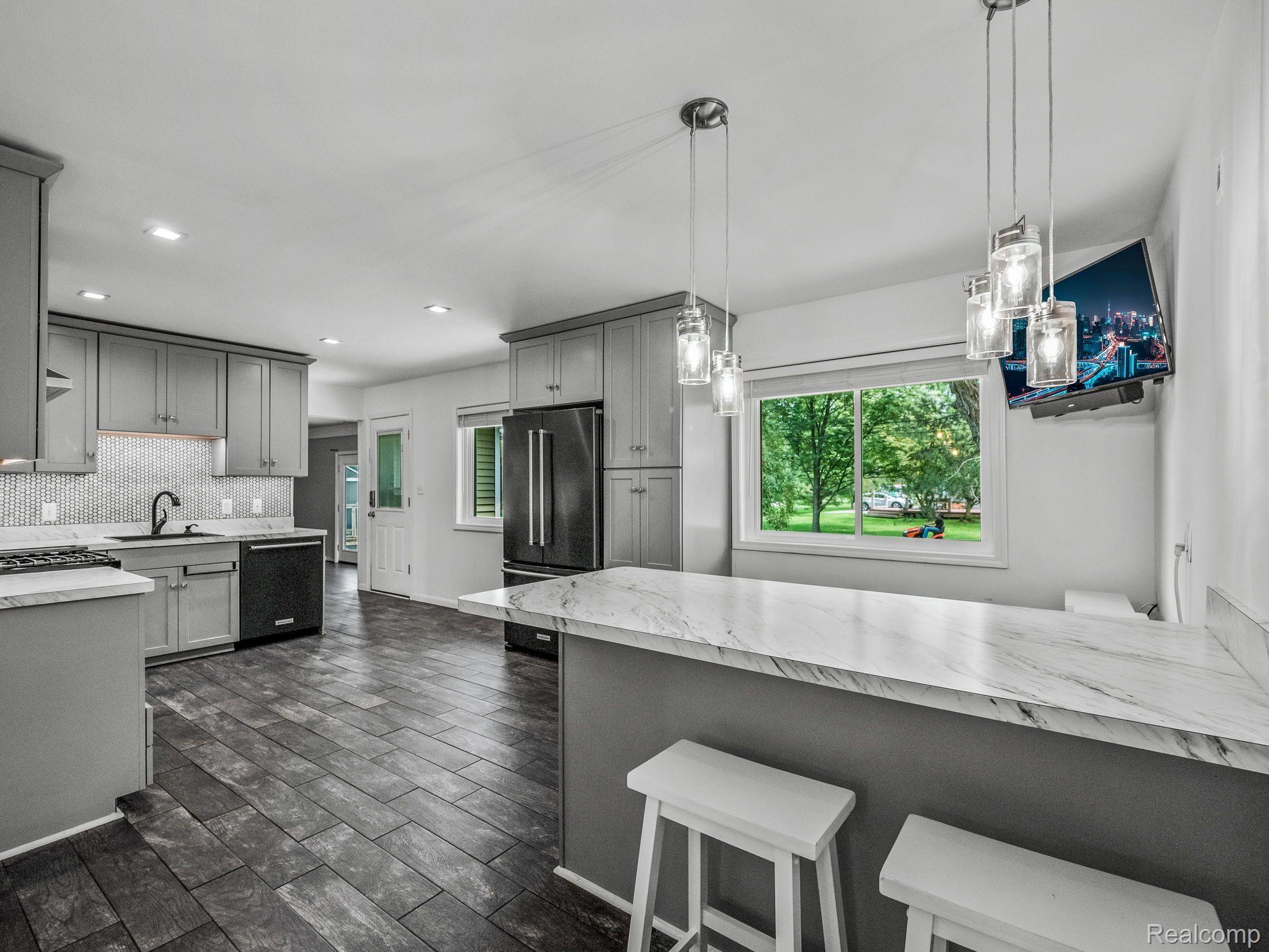 1256 Shenandoah Drive Rochester, MI 48306 - Photo 6 of 31 Updated Kitchen