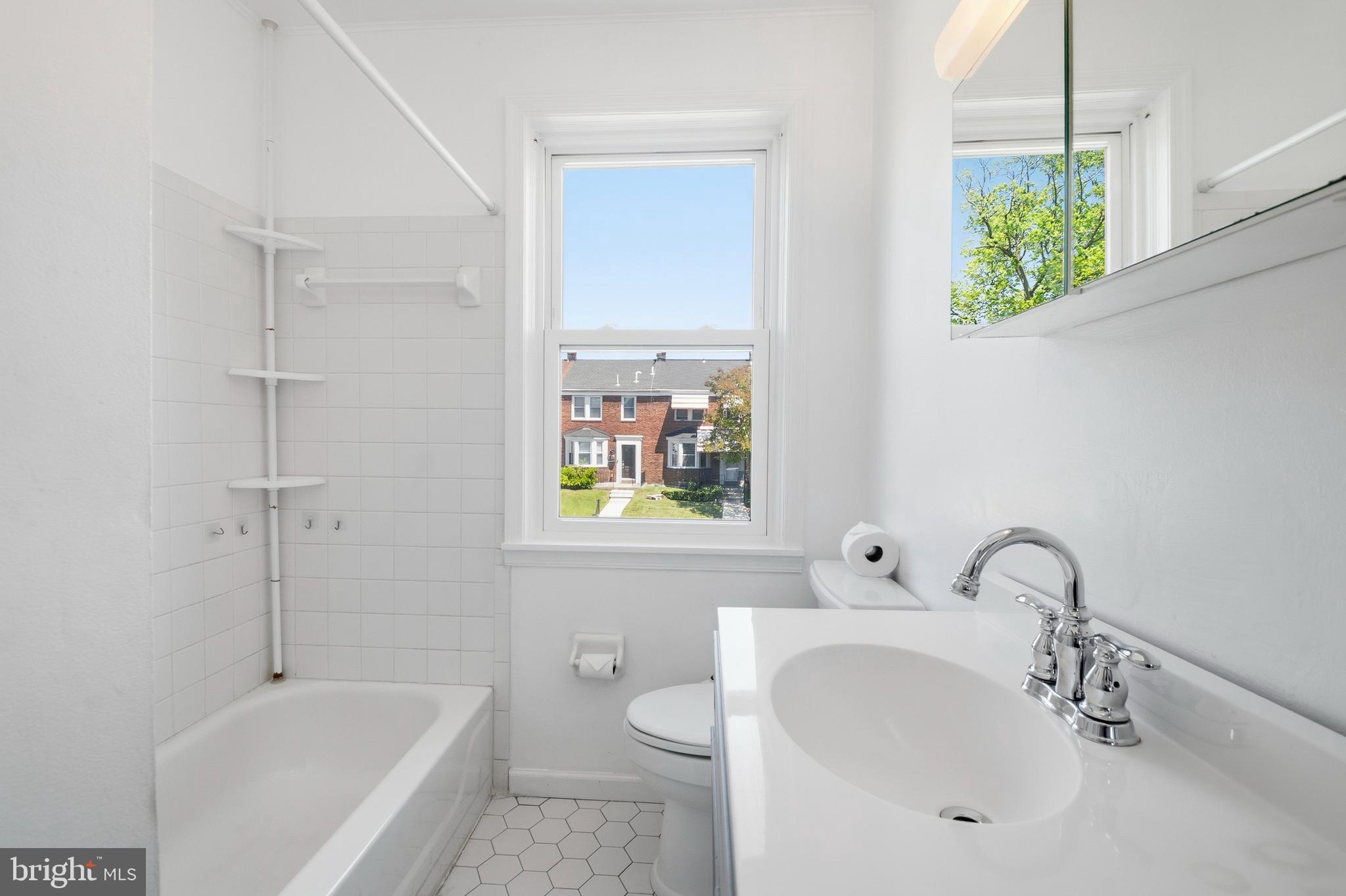 1543 Sheffield Road Baltimore, MD 21218 - Photo 21 of 28 Full bathroom