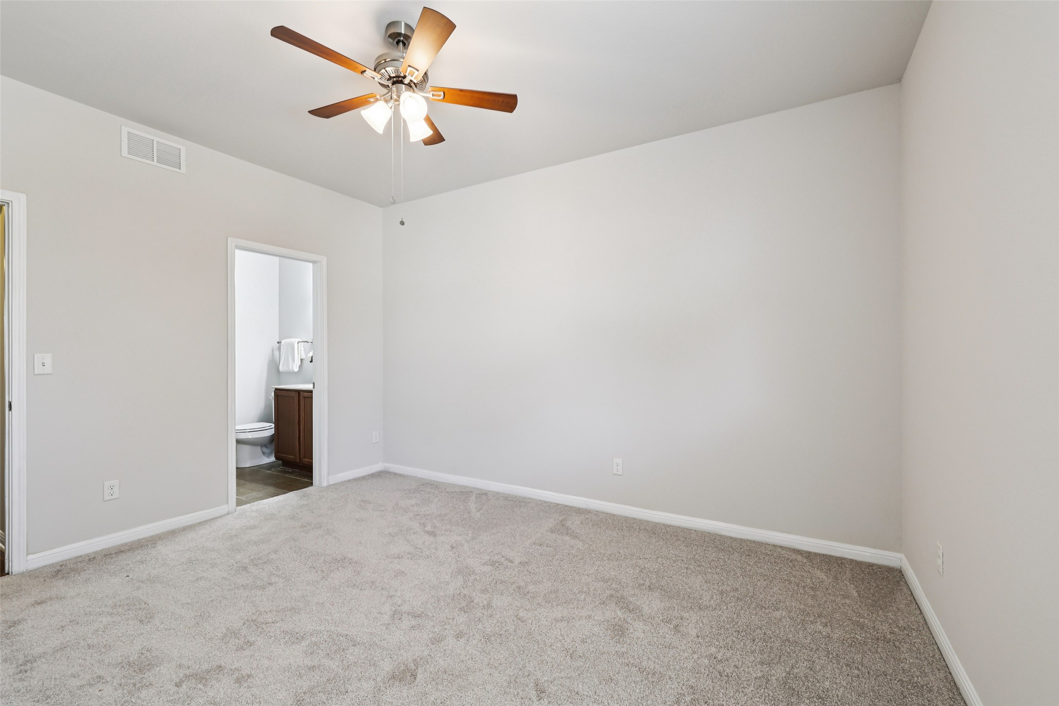 1524 Sanders Kyle, TX 78640 - Photo 15 of 37 an empty room with closet and a ceiling fan