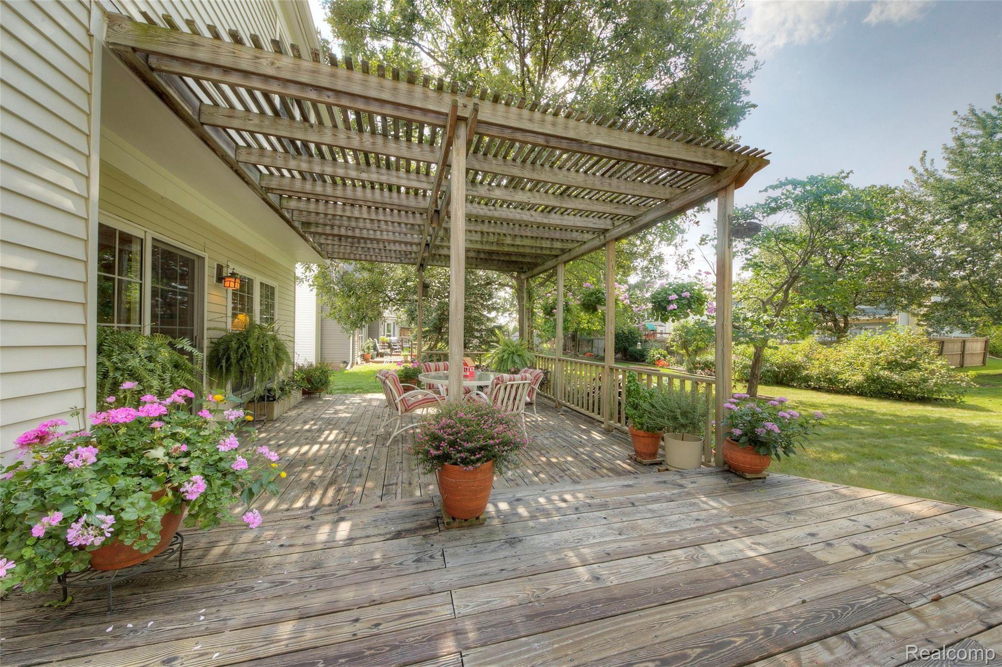 1035 Paddington Road Canton, MI 48187 - Photo 45 of 51 46. Deck