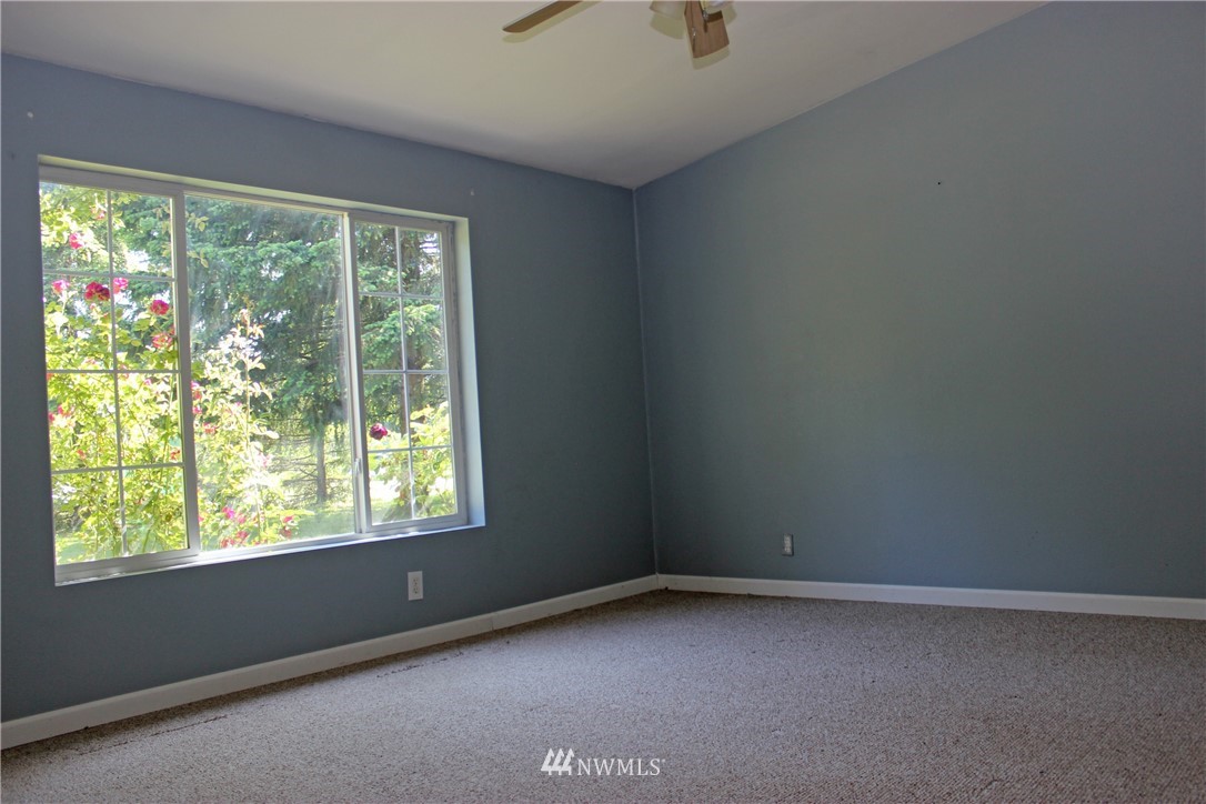 9012 176th Avenue Southwest Rochester, WA 98579 - Photo 8 of 25