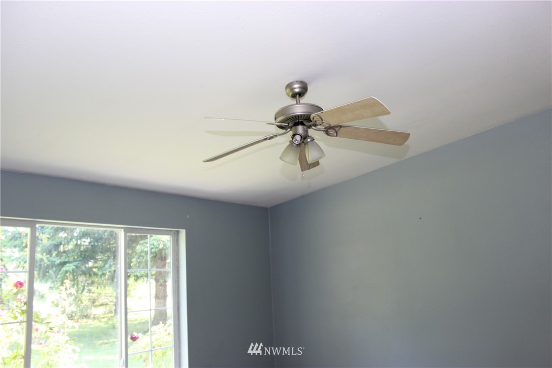 9012 176th Avenue Southwest Rochester, WA 98579 - Photo 9 of 25