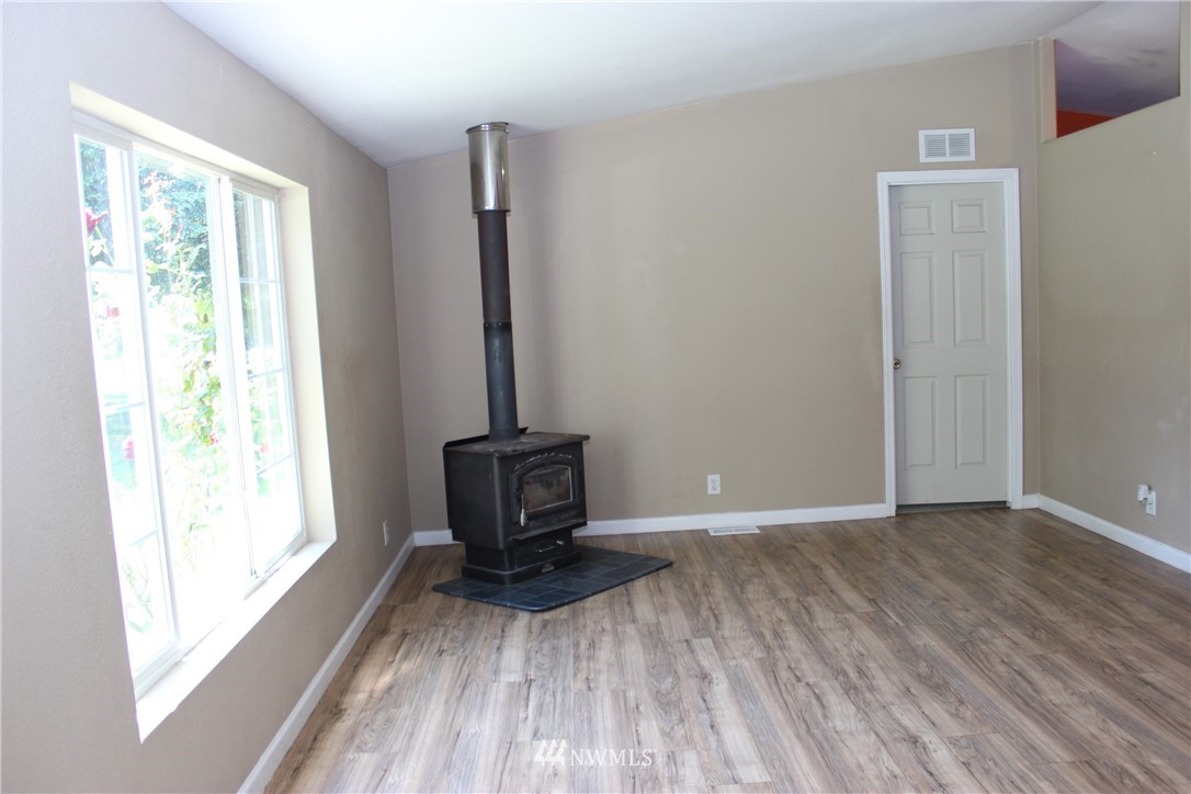 9012 176th Avenue Southwest Rochester, WA 98579 - Photo 10 of 25