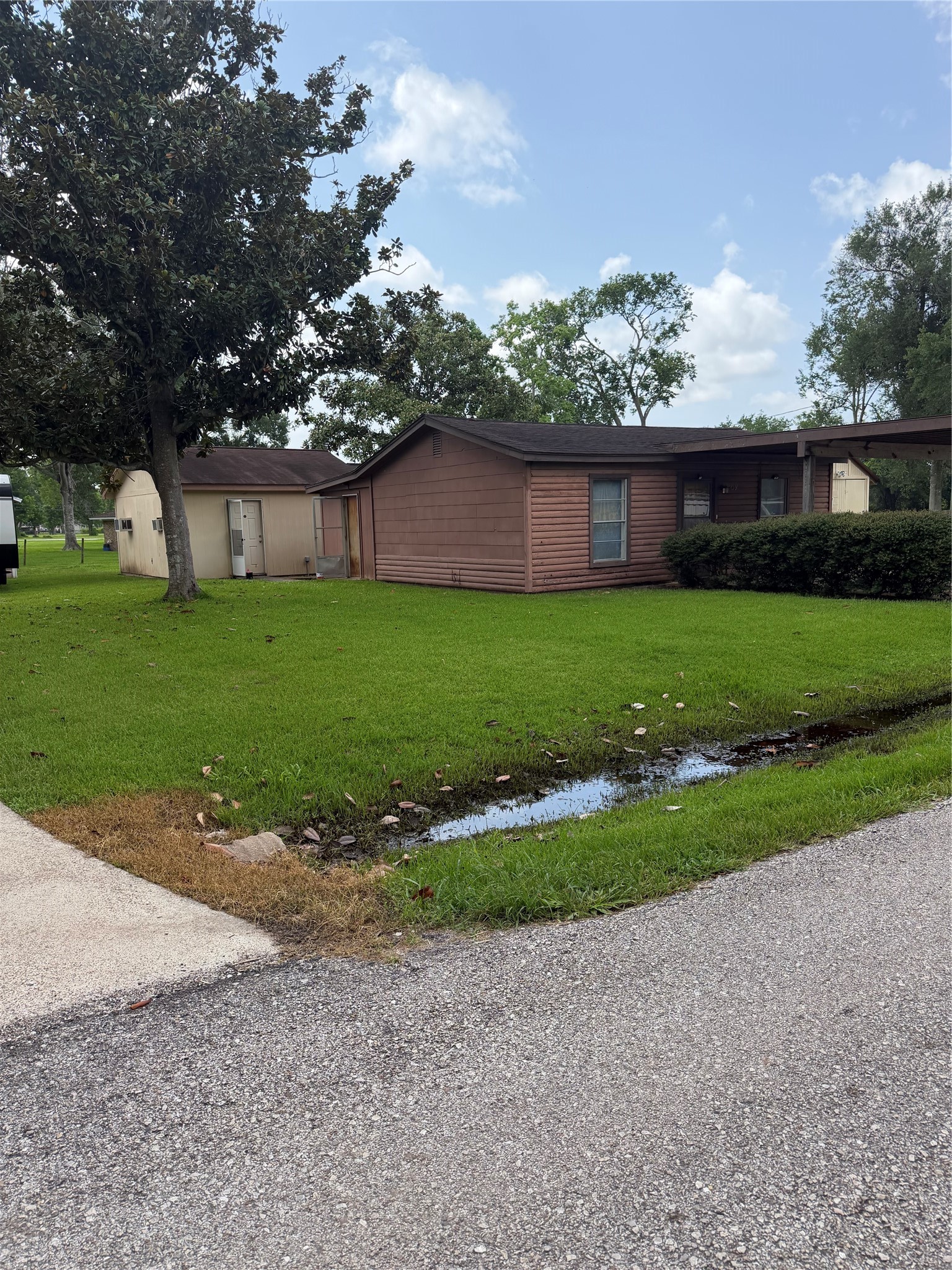 139 Scout Road Jones Creek, TX 77541 - Photo 2 of 17