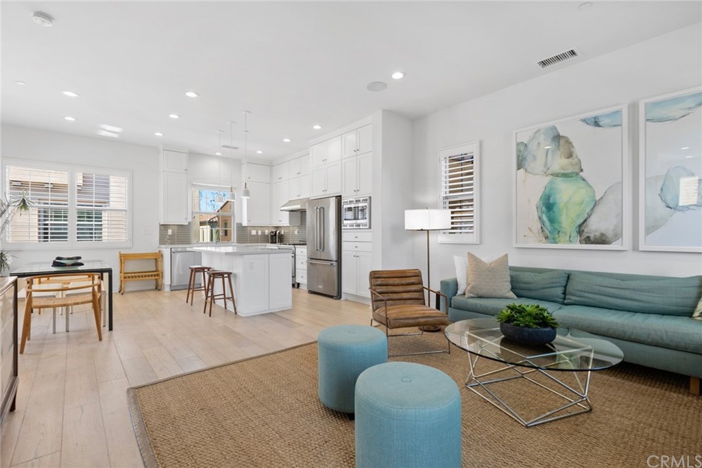 53 Kestrel Irvine, CA 92618 - Photo 2 of 39 The DETACHED plan has 3 beds, 3.5 baths & offers approx. 1,900sqft of elegant living space