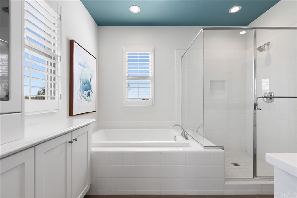 53 Kestrel Irvine, CA 92618 - Photo 19 of 39 Large Soaking Tub w/ Natural Sunlight & Views