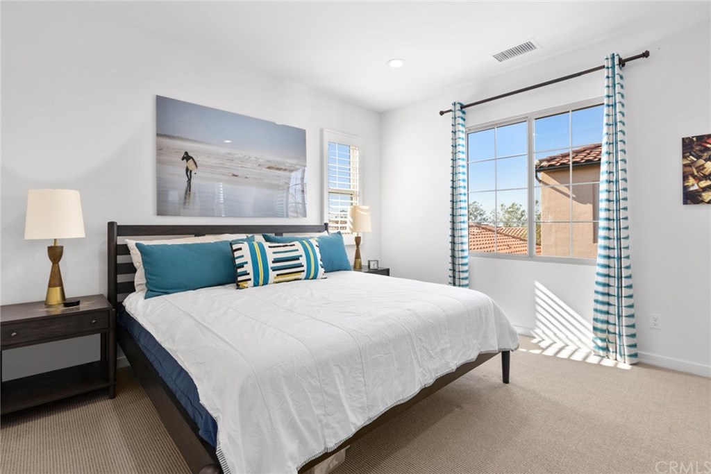 53 Kestrel Irvine, CA 92618 - Photo 20 of 39 Additional upstairs bedroom w/walk-in closet