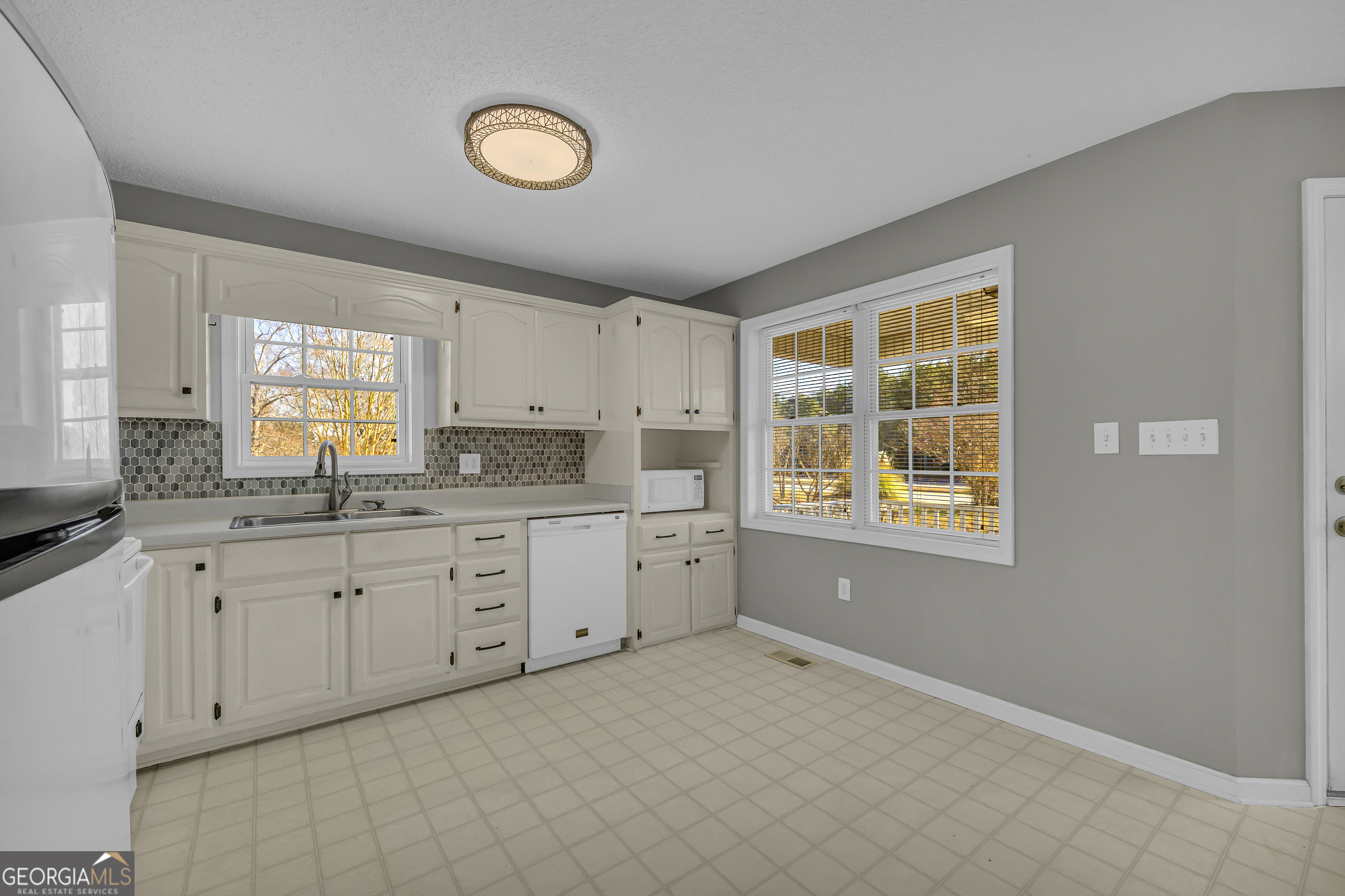 8576 Highway 72 Hull, GA 30646 - Photo 11 of 37