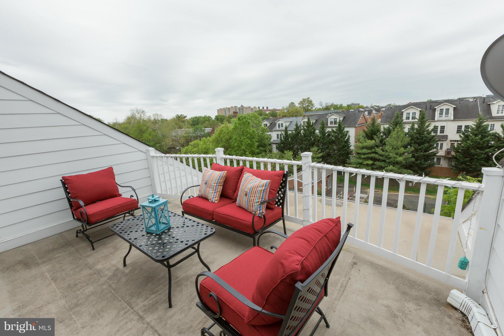 722 Carpenter Road Alexandria, VA 22314 - Photo 15 of 28 Deck faces open space