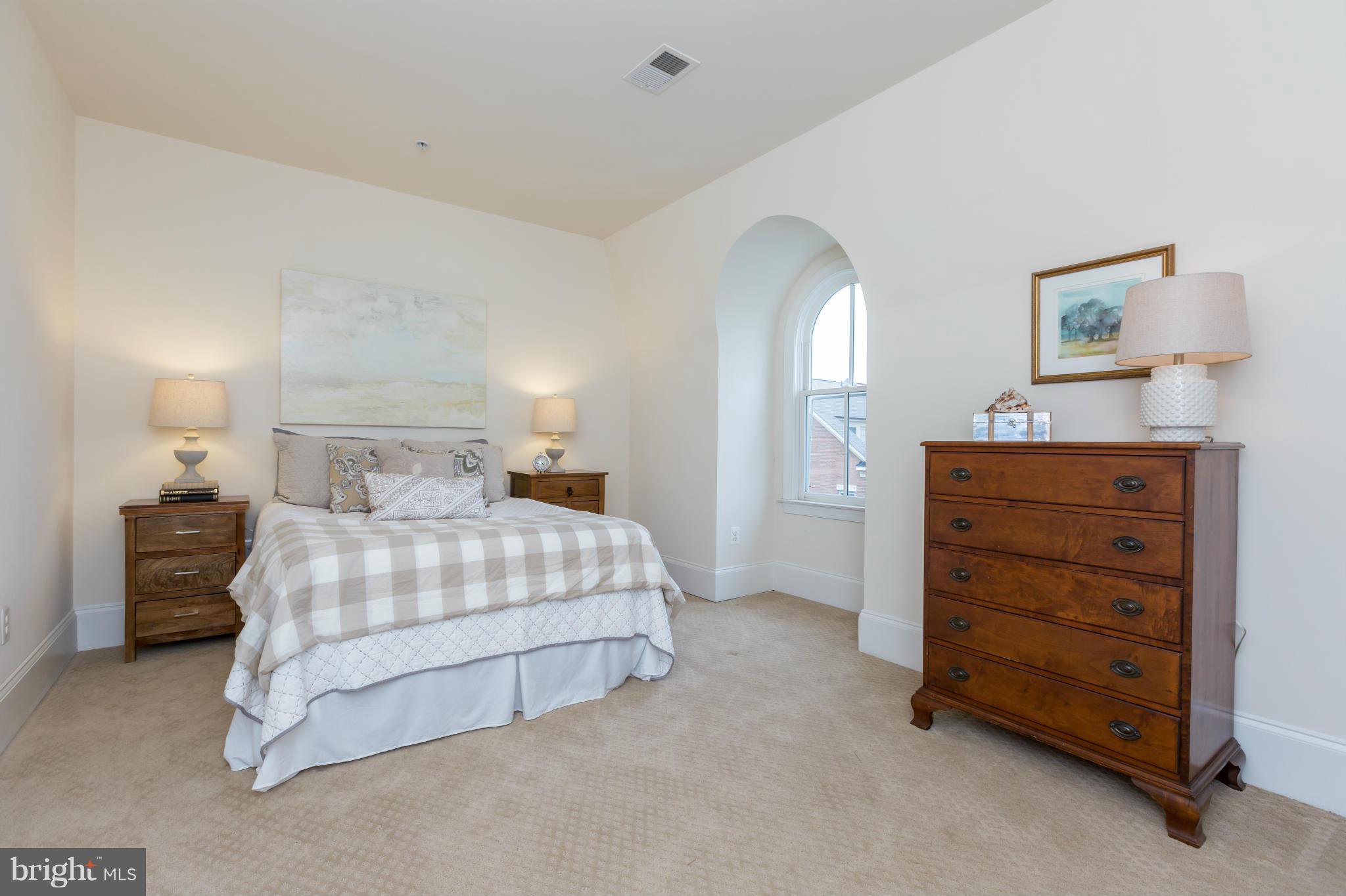 722 Carpenter Road Alexandria, VA 22314 - Photo 17 of 28 Private area for bedroom 4