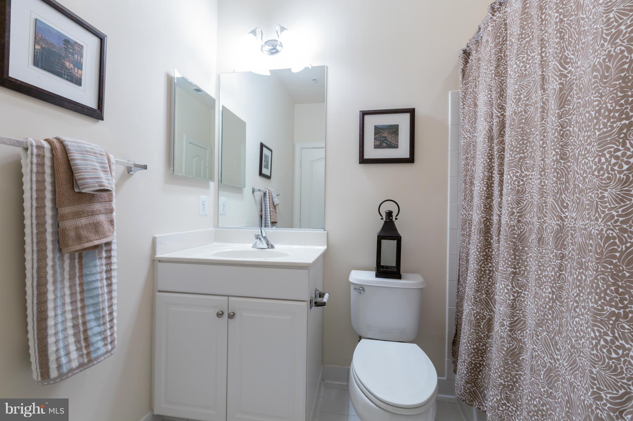 722 Carpenter Road Alexandria, VA 22314 - Photo 18 of 28 En suite bath for bedroom 4