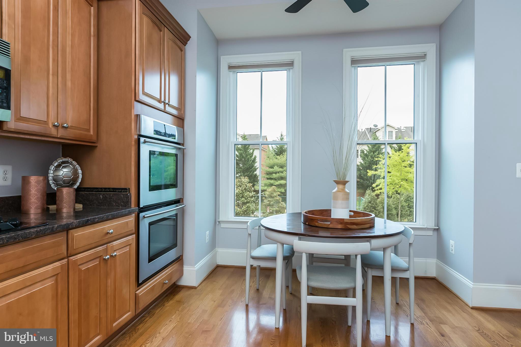 722 Carpenter Road Alexandria, VA 22314 - Photo 21 of 28 Kitchen has breakfast area