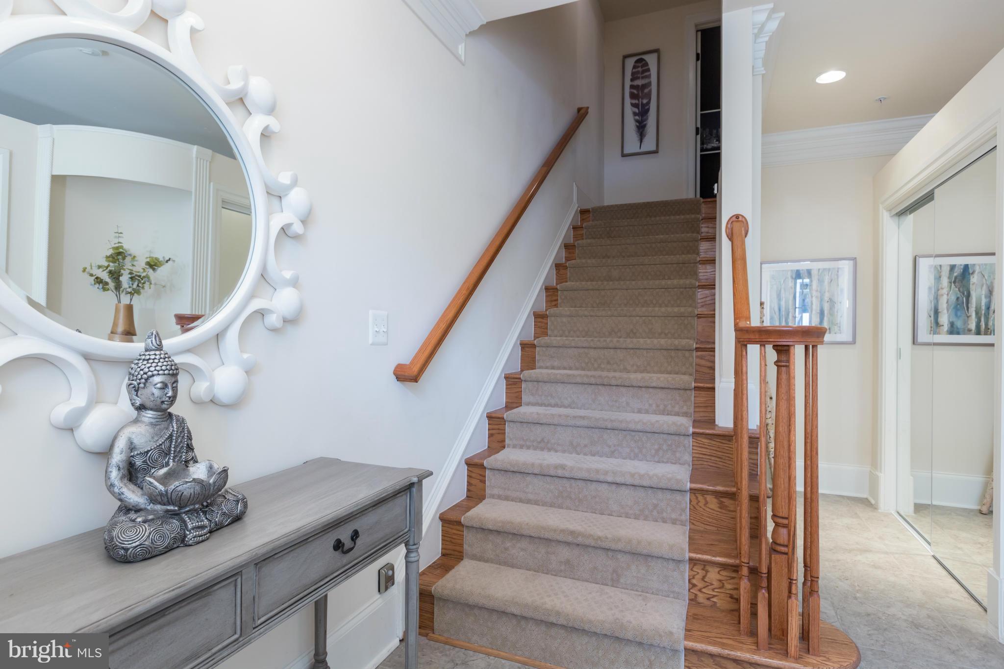 722 Carpenter Road Alexandria, VA 22314 - Photo 6 of 28 Large entry foyer