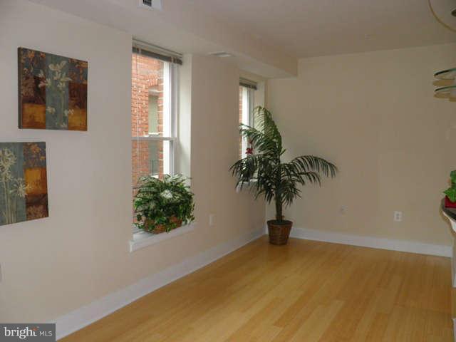 1106 Columbia Road Northwest, Unit 304 Washington, DC 20009 - Photo 8 of 23 Living Room