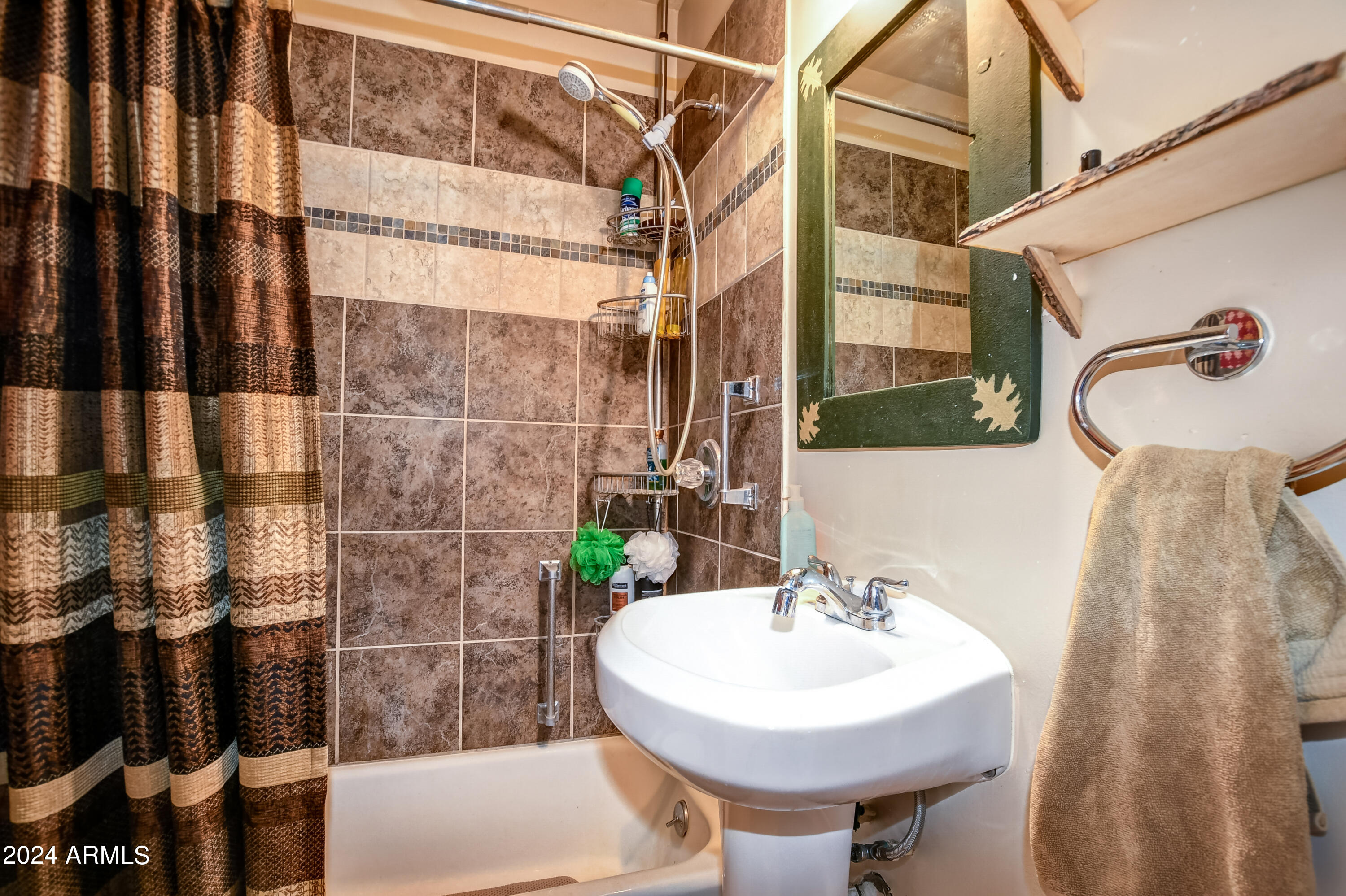 4735 South Juniper Loop Road Prescott, AZ 86303 - Photo 14 of 16 Primary Bathroom 1