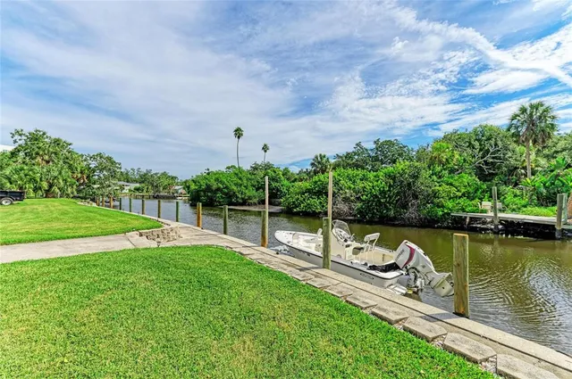 $275,000 | 2124 North Tamiami Trail, Unit 207, Sarasota, FL 34234