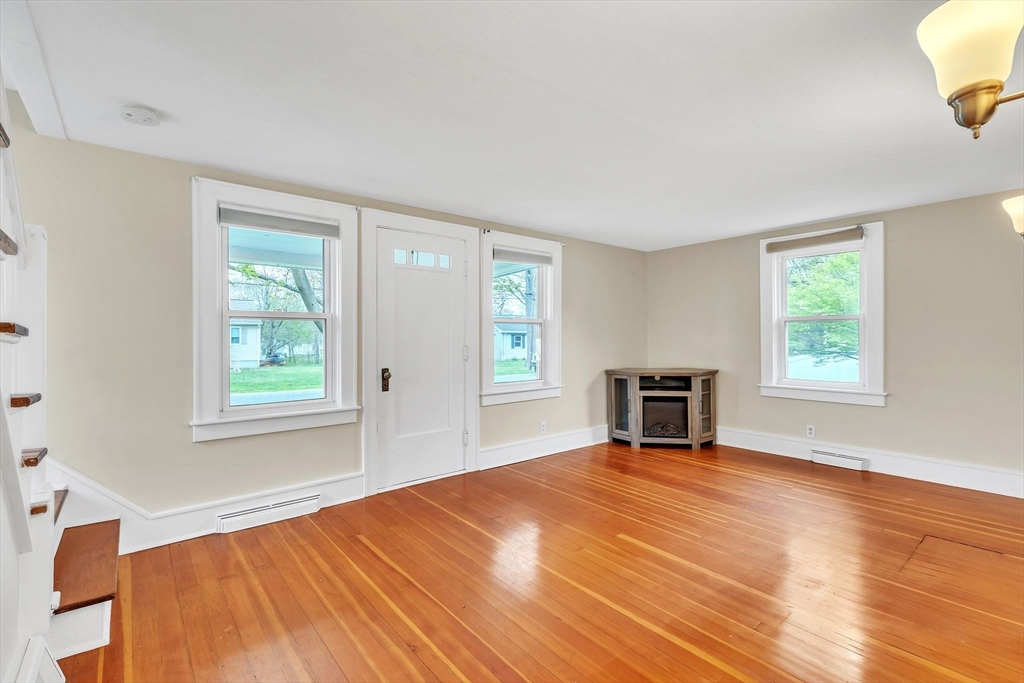 74 Ridgeway Street Westfield, MA 01085 - Photo 9 of 40 Gallery Image 9