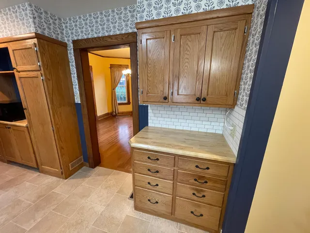 $300,000 | 222 West Pleasant Street, Mankato, MN 56001