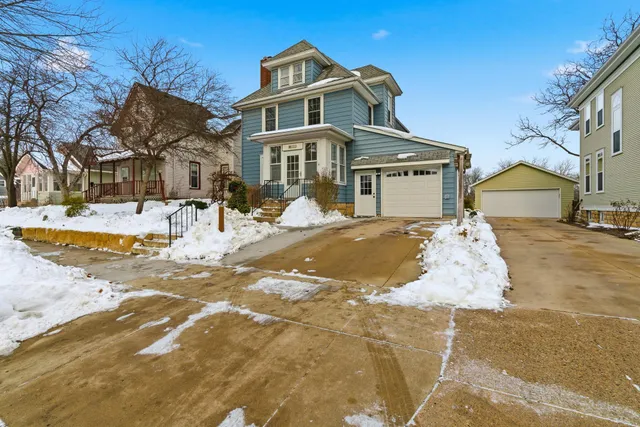 $295,000 | 222 West Pleasant Street, Mankato, MN 56001