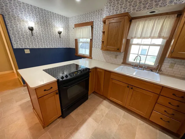 $300,000 | 222 West Pleasant Street, Mankato, MN 56001