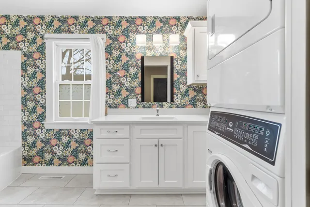 $295,000 | 222 West Pleasant Street, Mankato, MN 56001