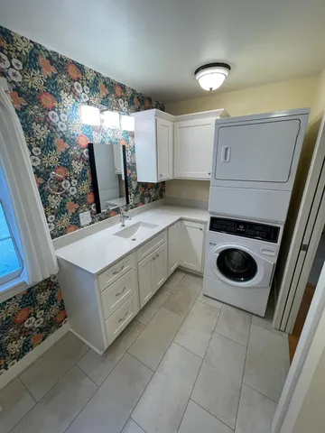 $300,000 | 222 West Pleasant Street, Mankato, MN 56001