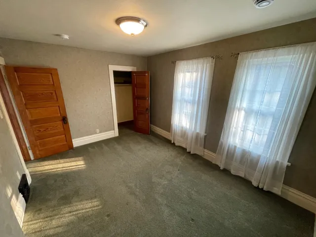 $300,000 | 222 West Pleasant Street, Mankato, MN 56001