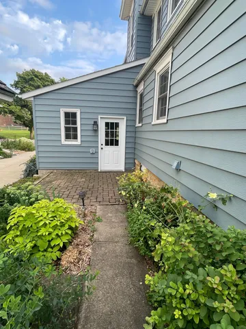 $295,000 | 222 West Pleasant Street, Mankato, MN 56001