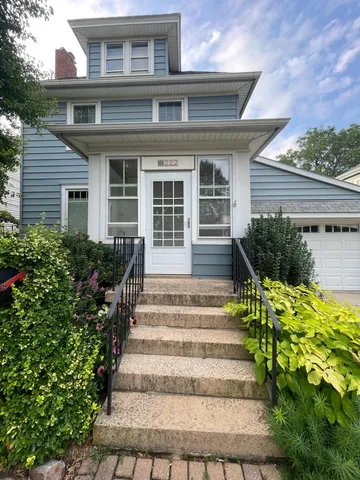 $300,000 | 222 West Pleasant Street, Mankato, MN 56001