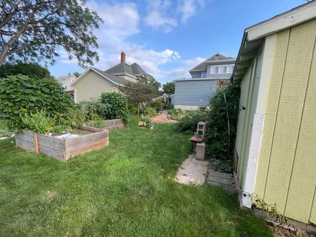 $300,000 | 222 West Pleasant Street, Mankato, MN 56001