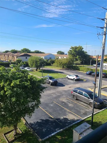 $2,100 | 5440 West 21st Avenue, Unit 302, Hialeah, FL 33016