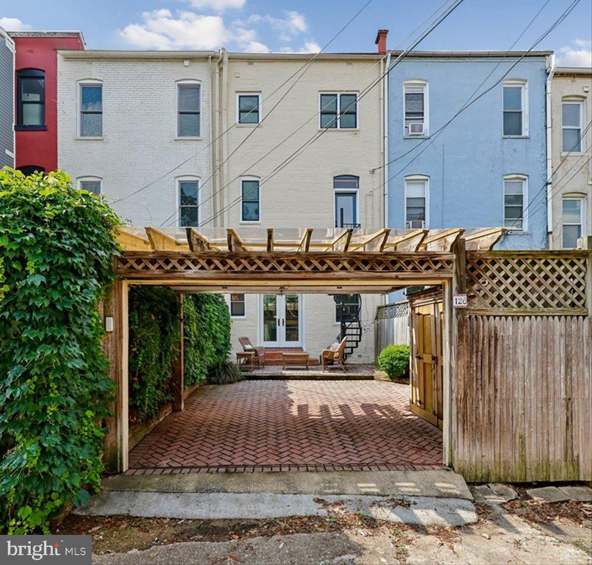 126 E Street Southeast Washington, DC 20003 - Photo 31 of 38