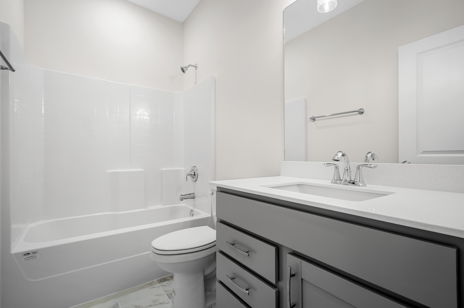 1733 Merkel Road Columbia, TN 38401 - Photo 13 of 53 a bathroom with a sink a toilet and a bathtub