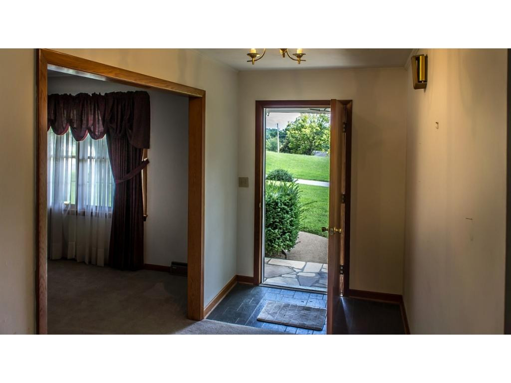 130 West Barton Ridge Road Greeneville, TN 37743 - Photo 8 of 27 Photo 8