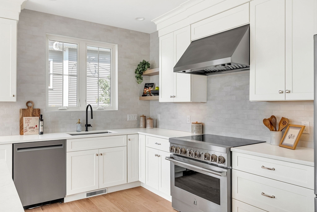 20 Crescent Road, Unit 20 Needham, MA 02494 - Photo 11 of 42 Gallery Image 11