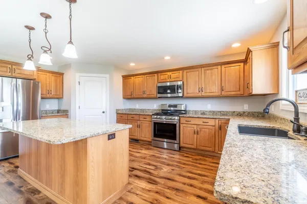$479,900 | 1235 Yorkshire Drive, Shipshewana, IN 46565