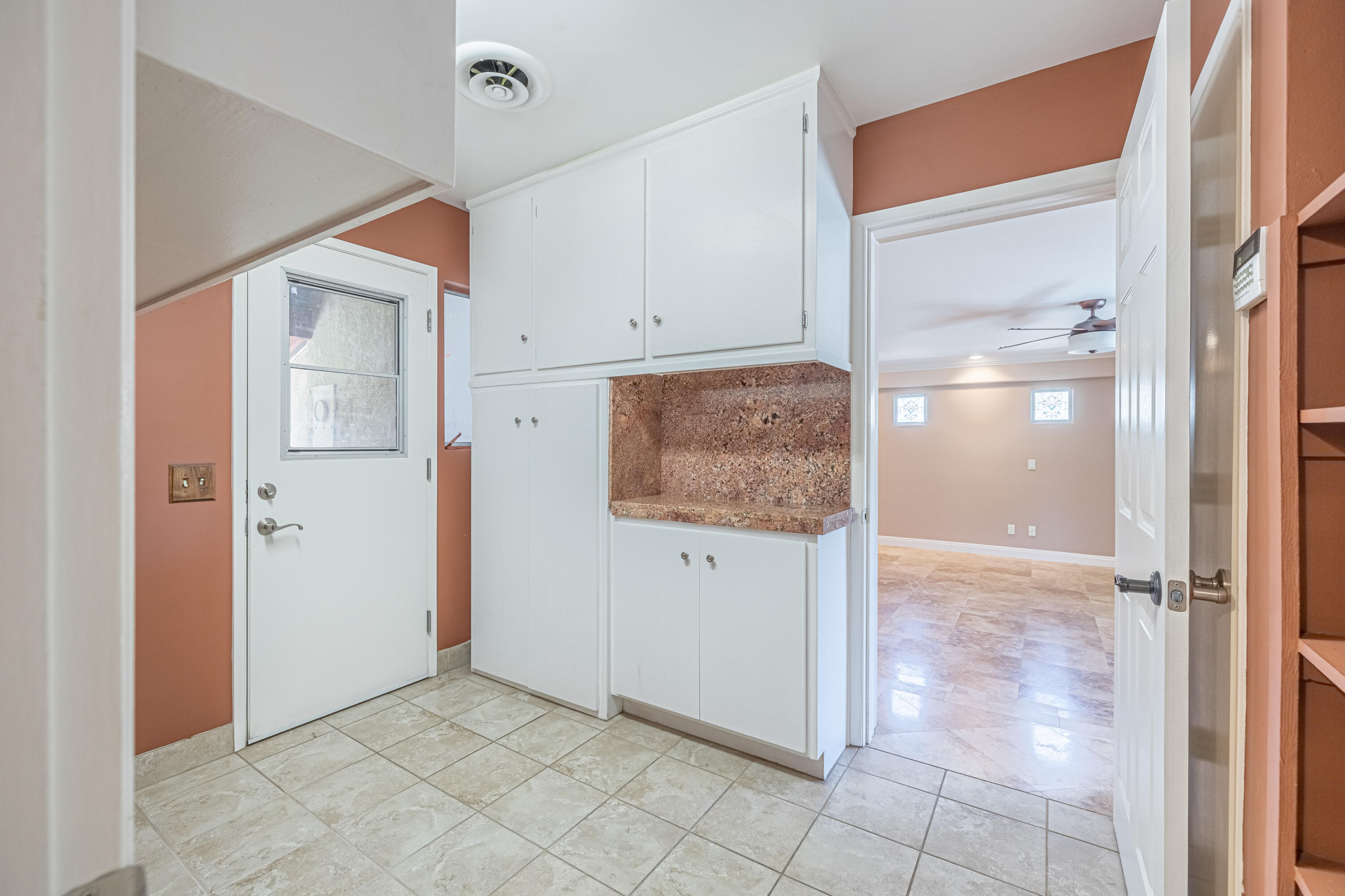 43733 Fenner Avenue Lancaster, CA 93536 - Photo 38 of 48 an empty room with mirror