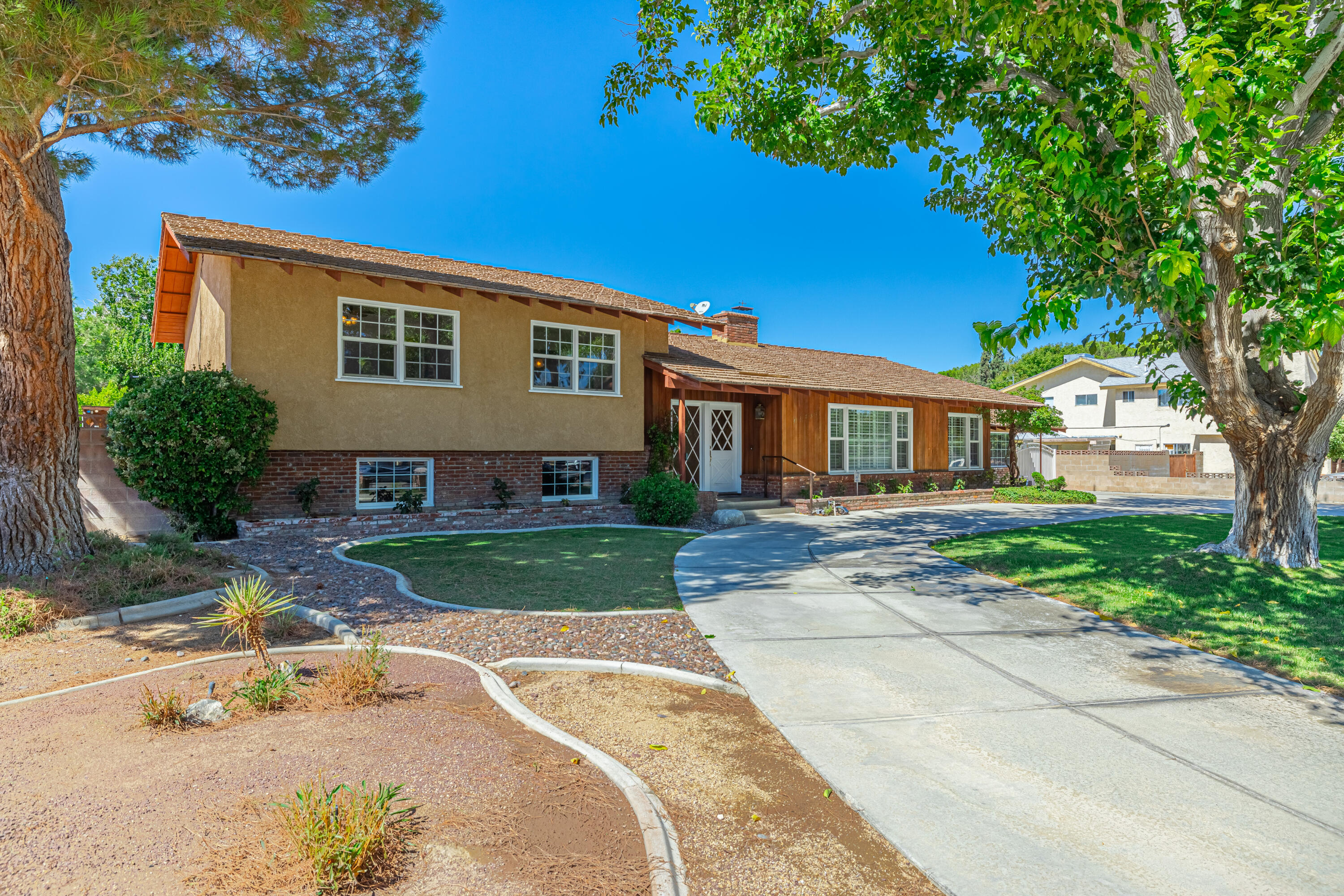 43733 Fenner Avenue Lancaster, CA 93536 - Photo 44 of 48 front view of a house with a yard