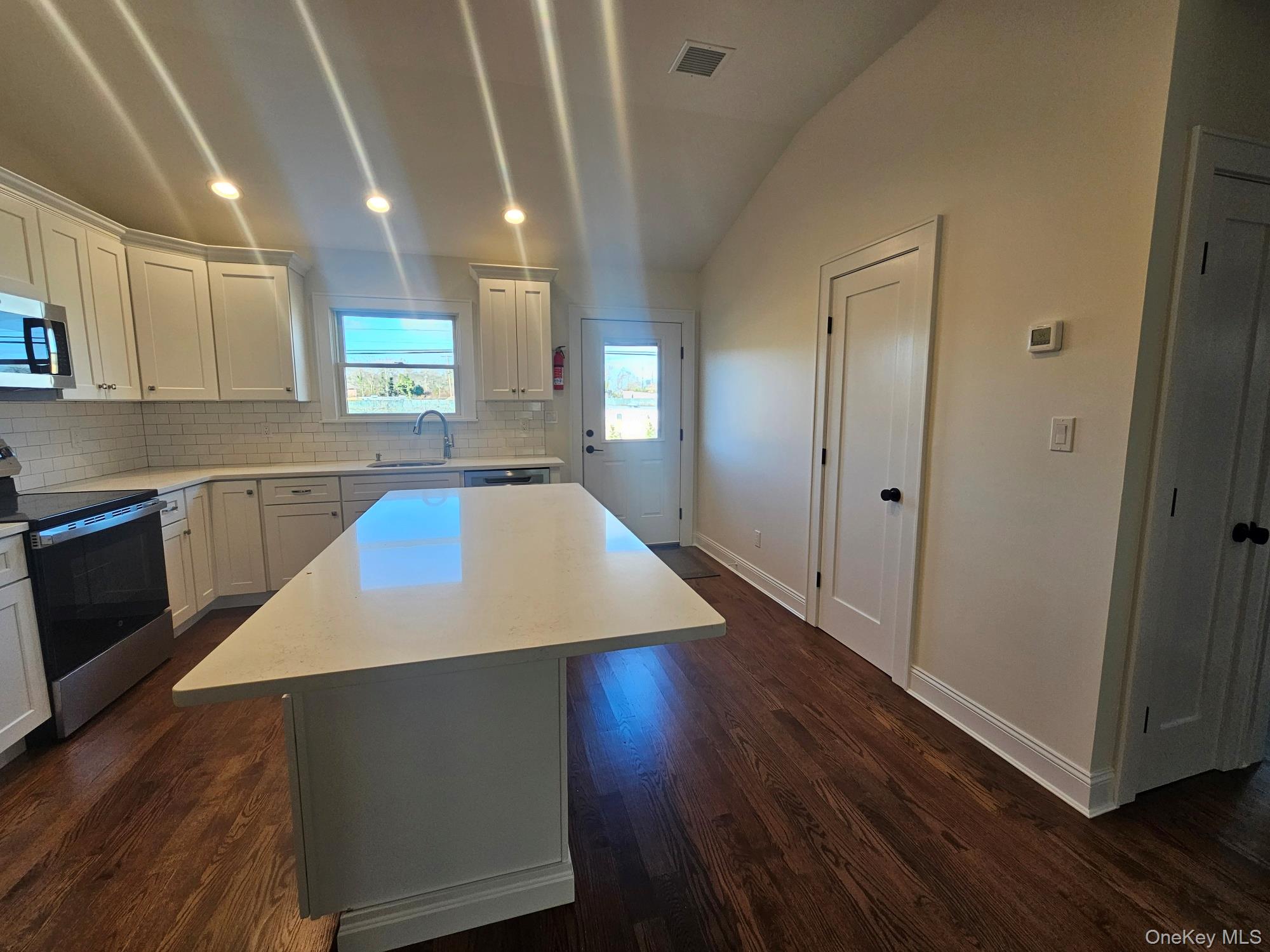 87 Community Road Bay Shore, NY 11706 - Photo 6 of 36