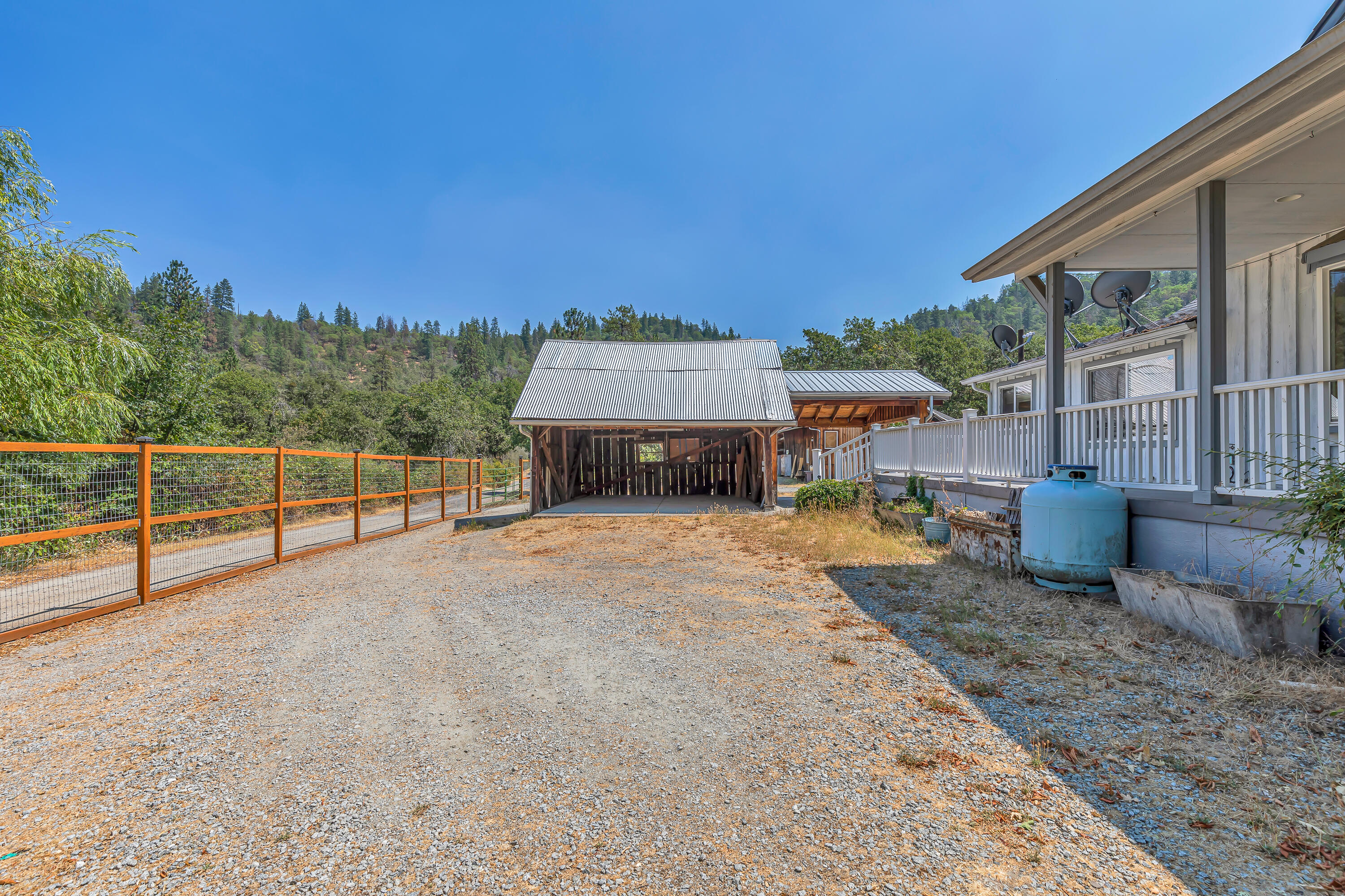 4876 Kane Creek Road Central Point, OR 97502 - Photo 4 of 28 9R9A2784
