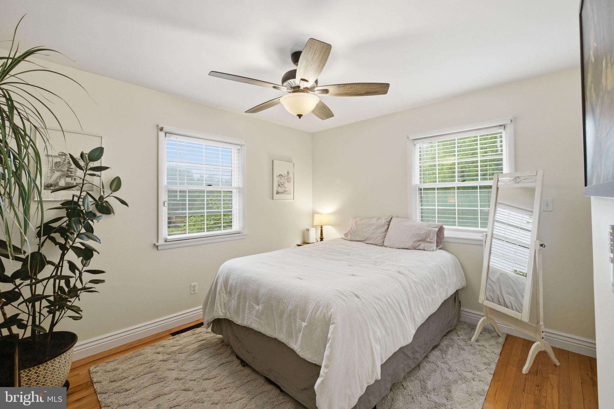 11937 Bayswater Road Gaithersburg, MD 20878 - Photo 21 of 55 Cozy retreat with natural light.