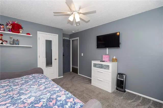 $365,000 | 160 East Nelson Circle, Olathe, KS 66061