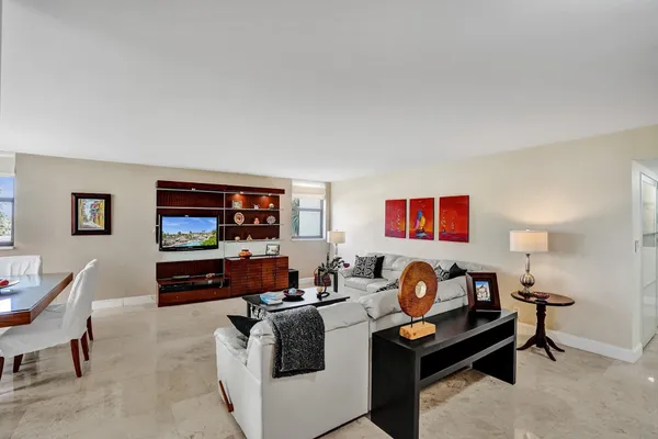 $3,950 | 1361 South Ocean Boulevard, Unit 210, Pompano Beach, FL 33062