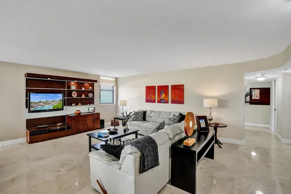 $3,950 | 1361 South Ocean Boulevard, Unit 210, Pompano Beach, FL 33062