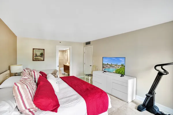 $3,950 | 1361 South Ocean Boulevard, Unit 210, Pompano Beach, FL 33062